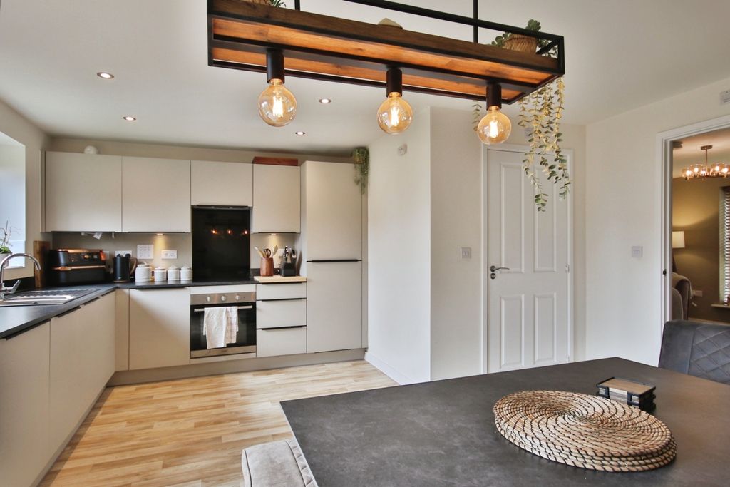 Property photo 2 of 16 4241514