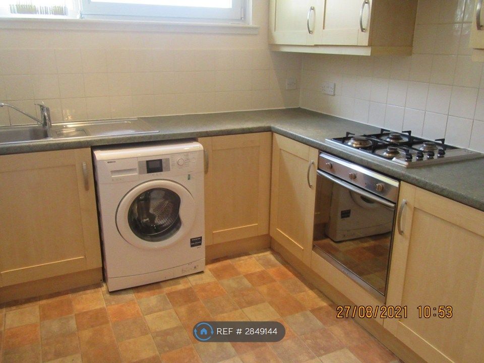 Property photo 3 of 9 Kitchen
