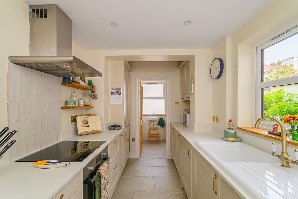 Property photo 3 of 30 2M3Svp - Kitchen B.Jpg