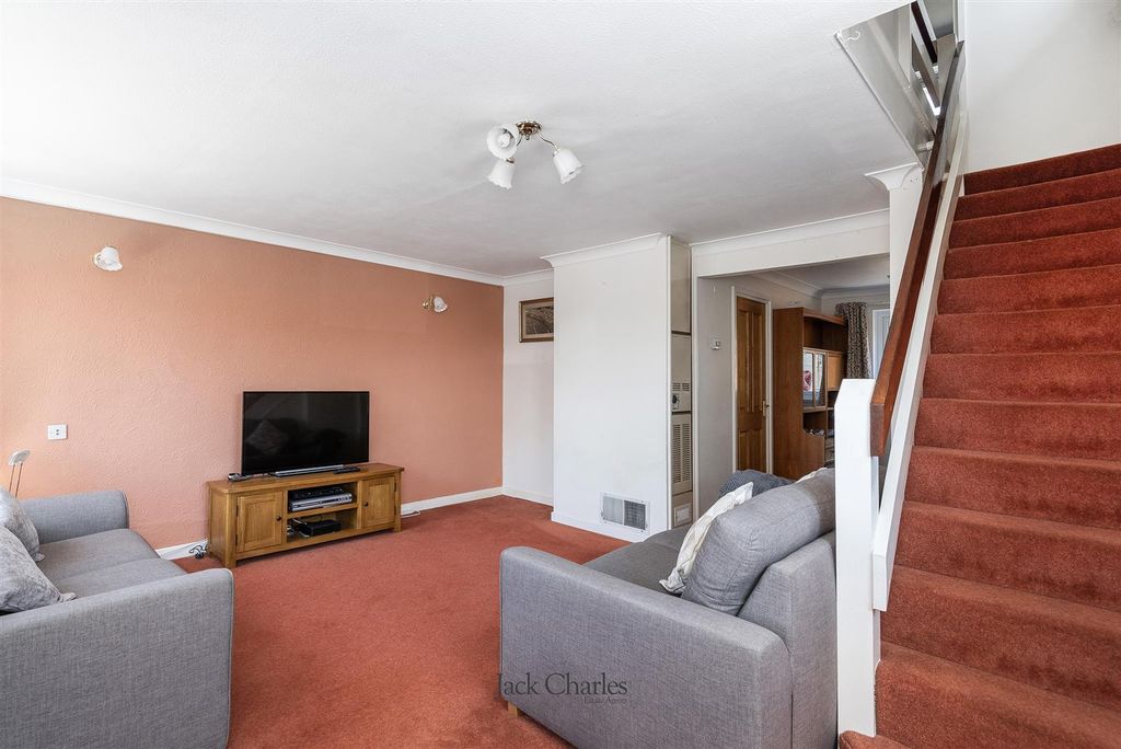 Property photo 3 of 17 26 Cherwell Close, Tn10 3th 003.Jpg