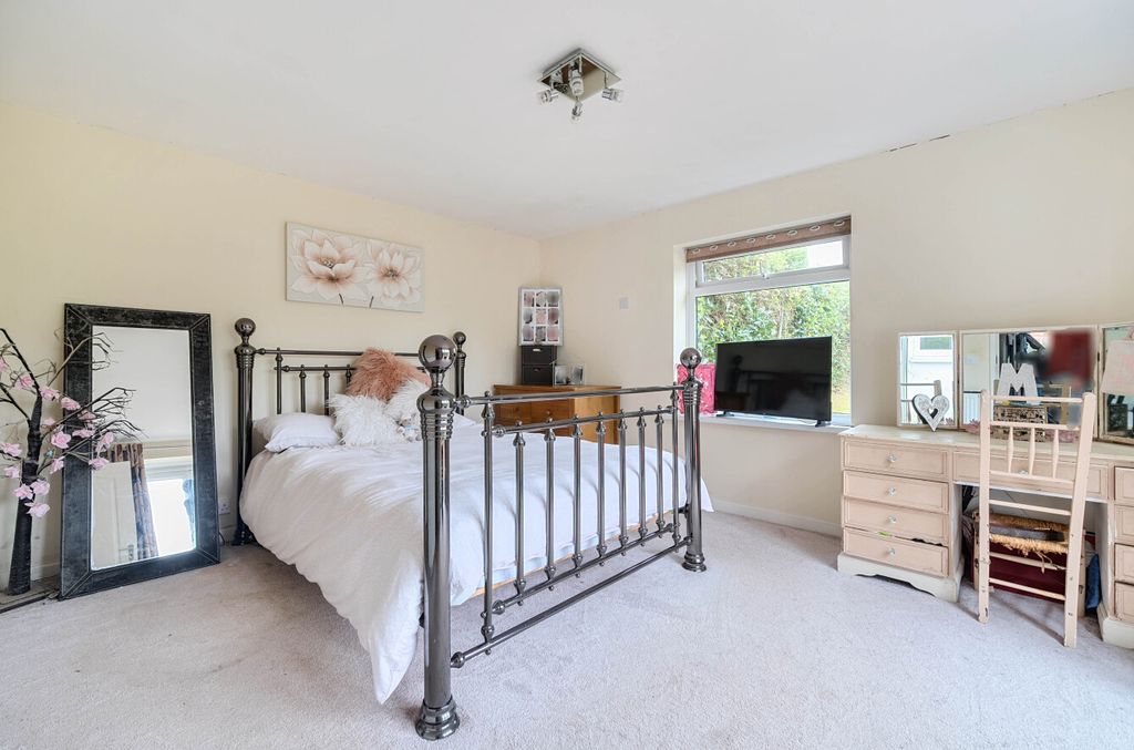 Property photo 3 of 17 3 - 1294363-17-6835Eb...