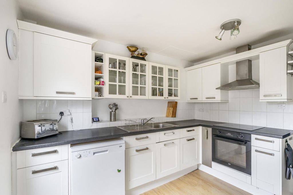 Property photo 3 of 19 Kitchen