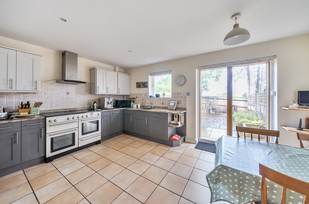 Property photo 2 of 15 1354368-32-68c18B...