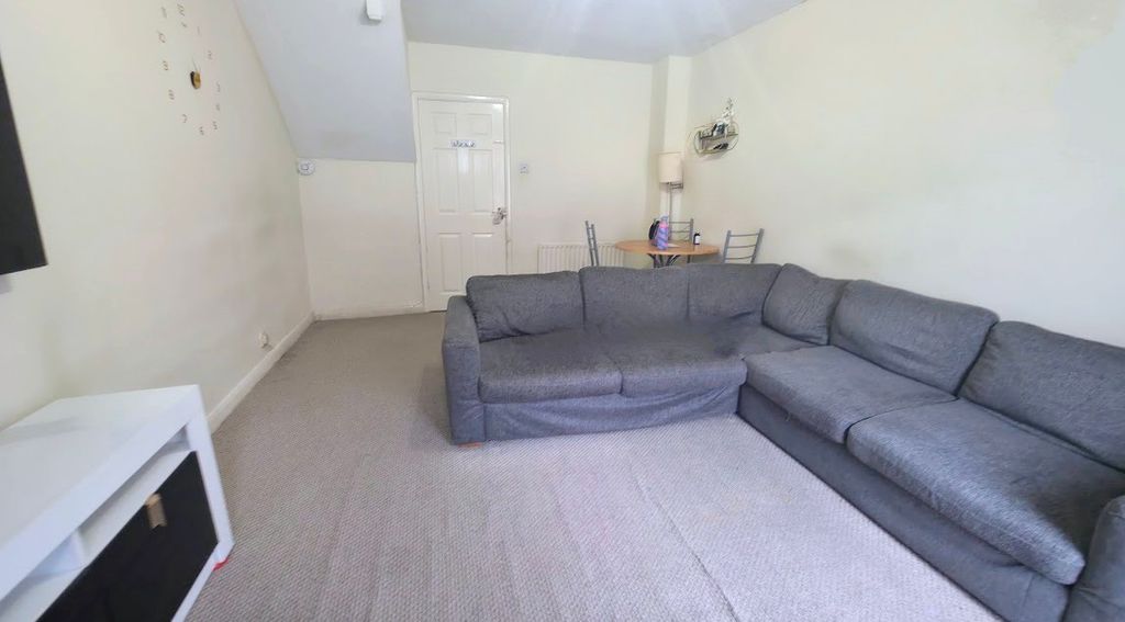 Property photo 3 of 15 Lounge