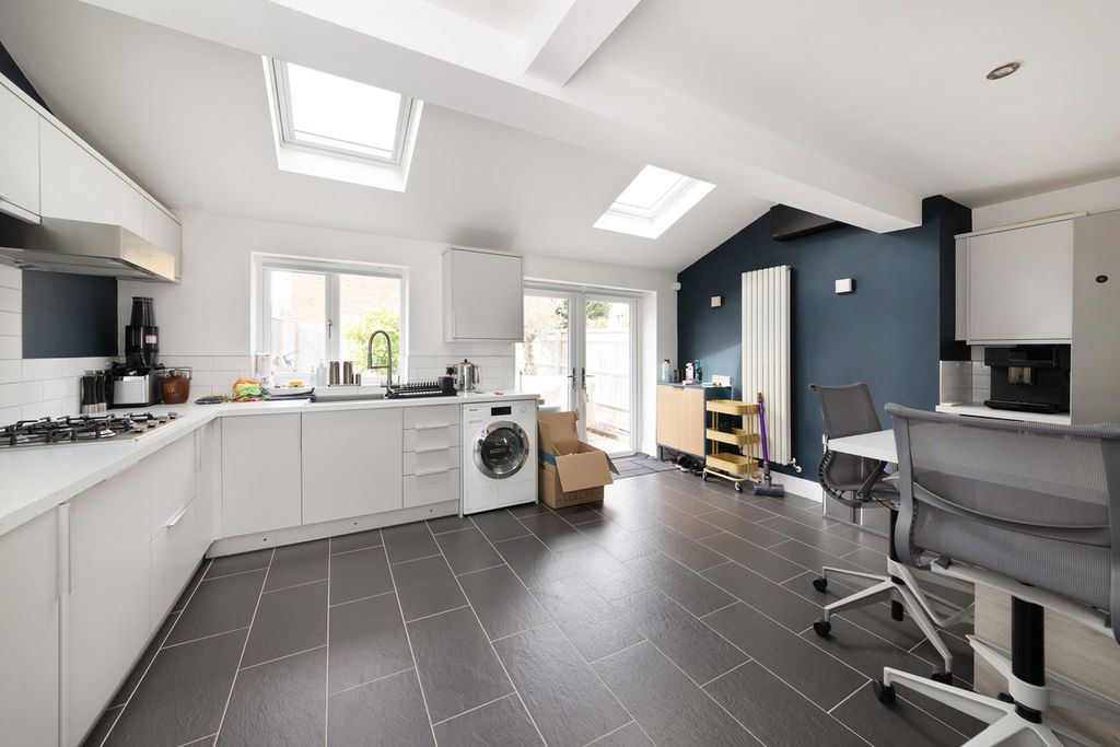 Property photo 2 of 17