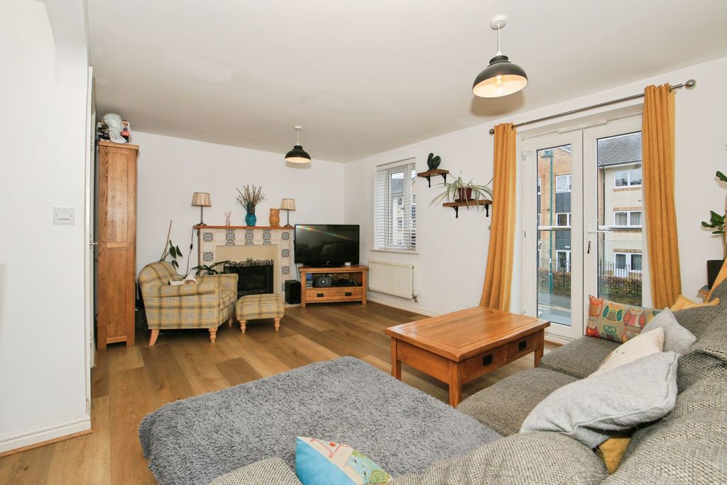 Property photo 2 of 20