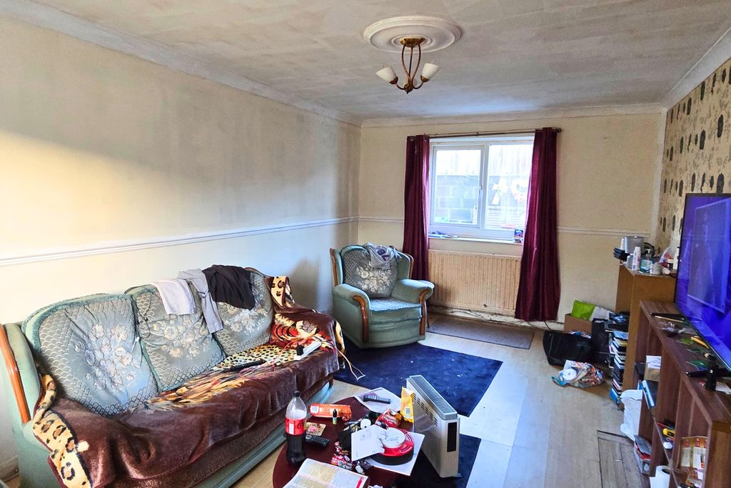 Property photo 2 of 5