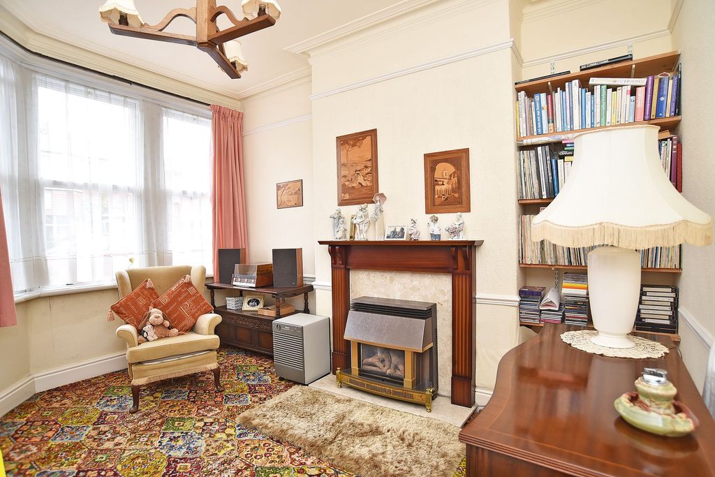 Property photo 2 of 14