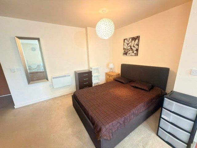 Property photo 2 of 6 Bedroom