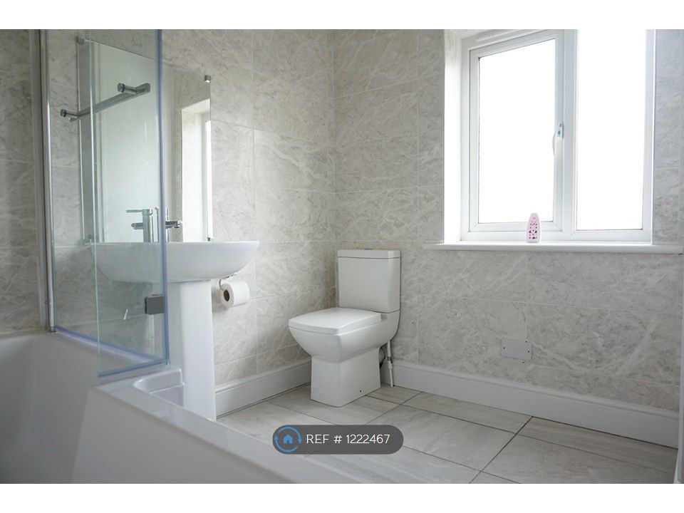 Property photo 3 of 9 Family Bathroom