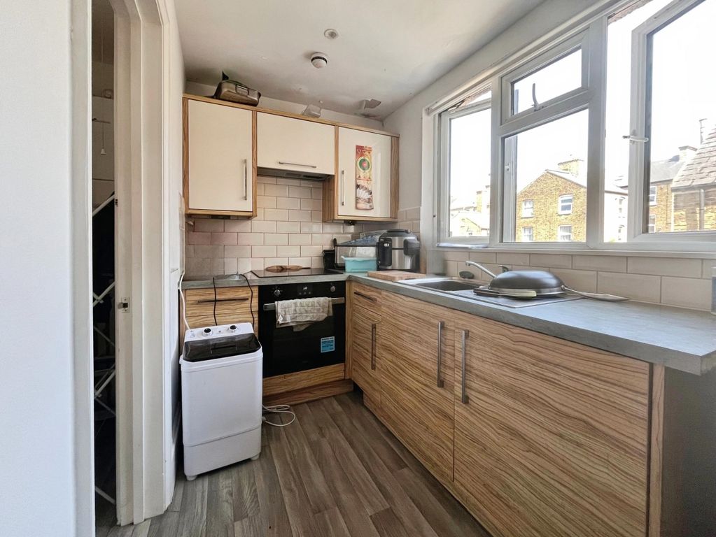 Property photo 2 of 5 Kitchen