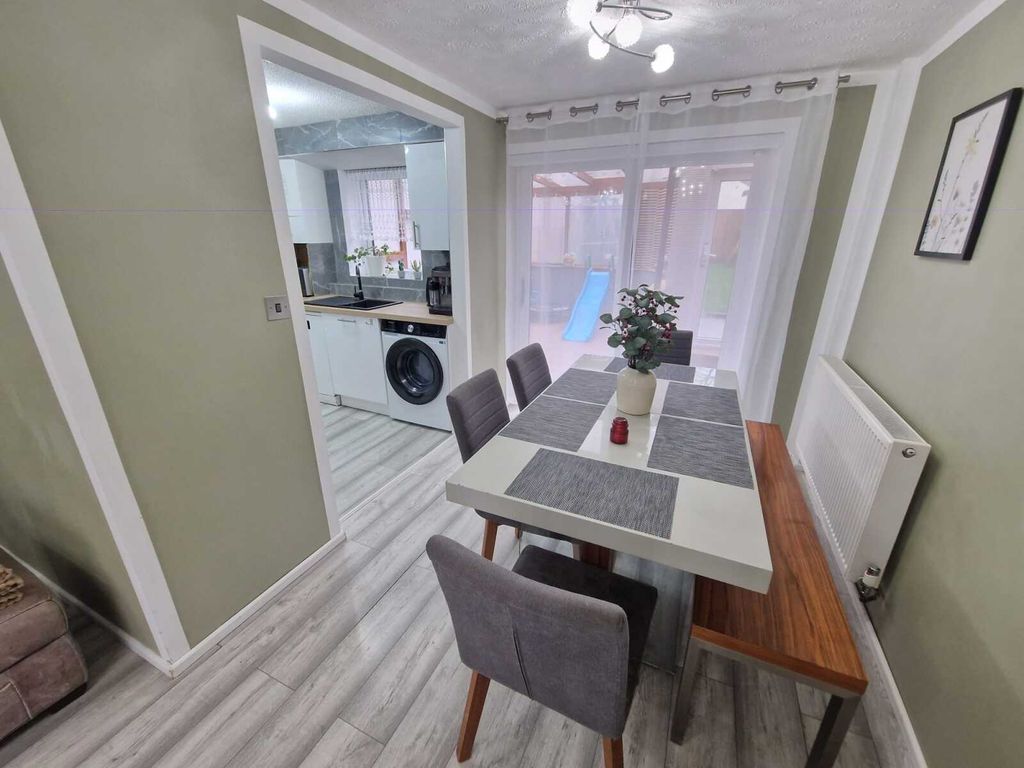 Property photo 3 of 13 Lounge/Diner