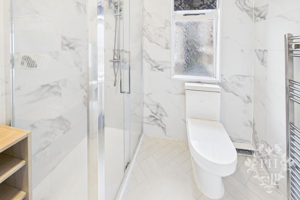 Property photo 2 of 13 Cam01415G0-Pr0431-Still008.Jpg