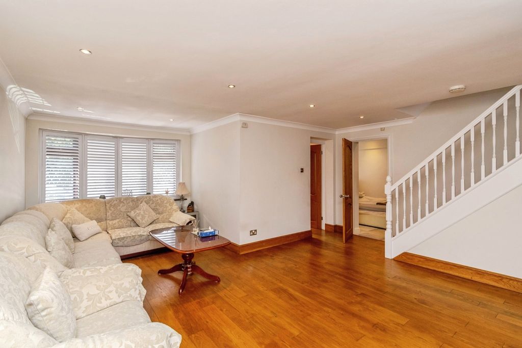 Property photo 2 of 19 Pbox-Img.Jpg