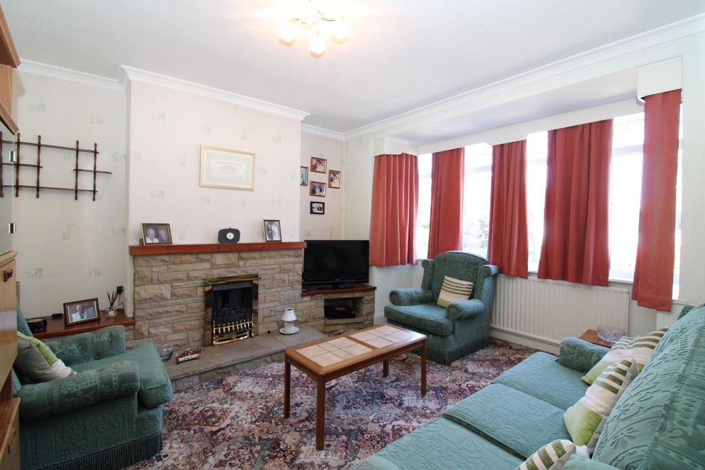 Property photo 2 of 10 Lounge