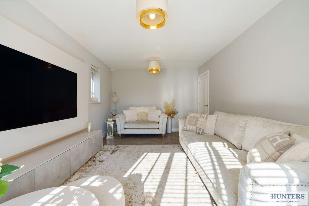 Property photo 2 of 25 91839_4-Ings-Grove-Guiseley-Leeds  (2) - Copy_Low.