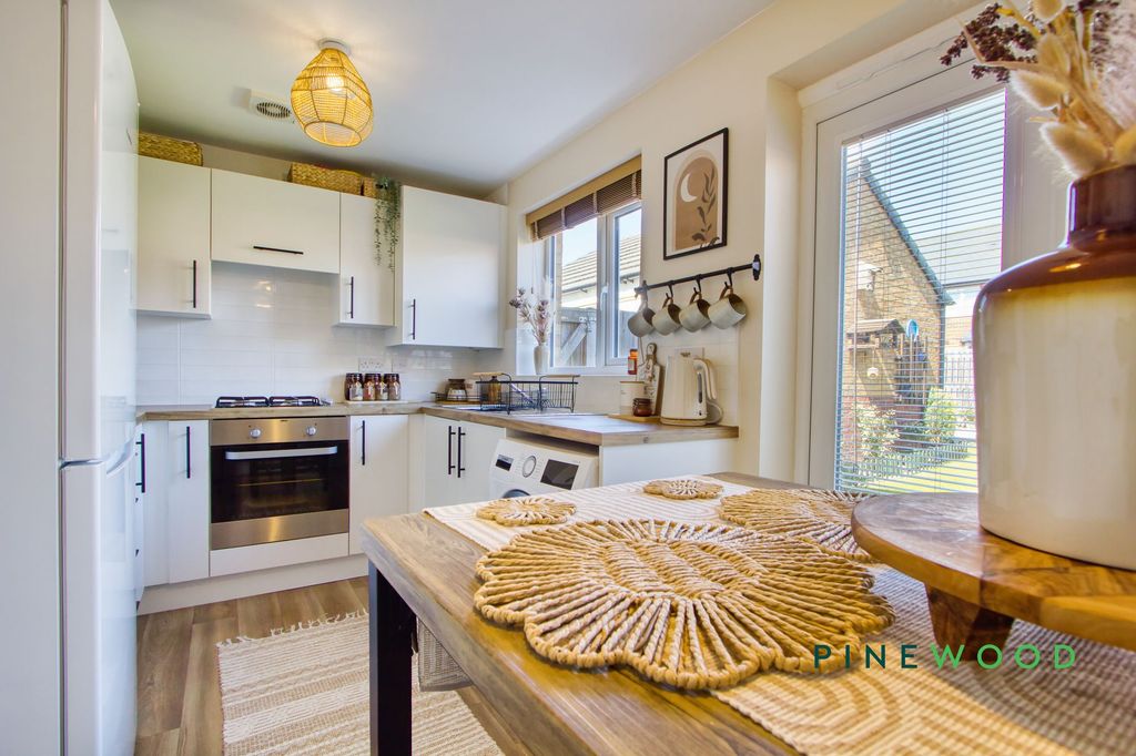 Property photo 3 of 18 Kitchen / Diner
