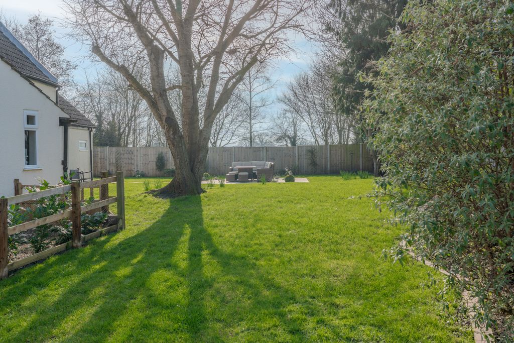 Property photo 3 of 26 Garden