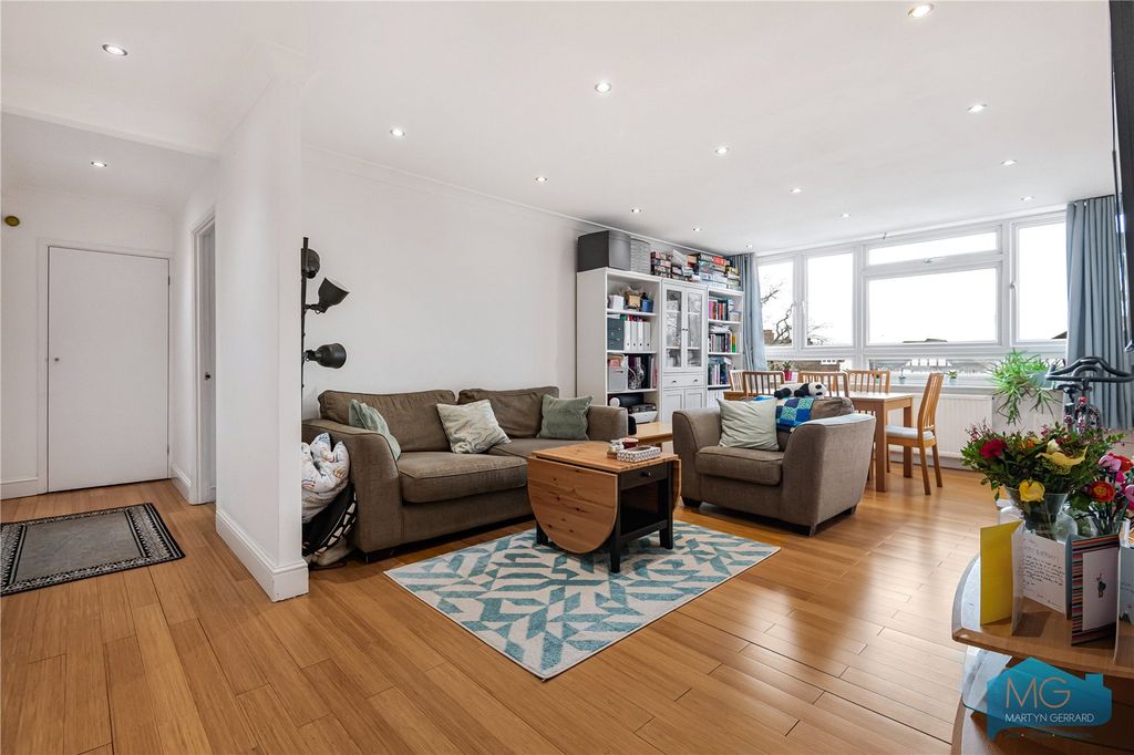 Property photo 2 of 19 Picture No. 11