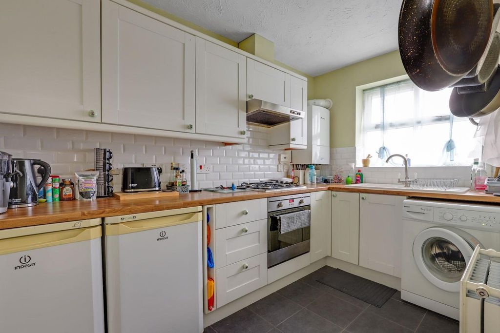Property photo 2 of 13 01-04Acjhpropworld - 75 Montana Gardens - 1-Medium