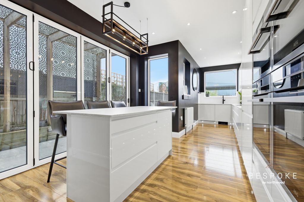 Property photo 1 of 30