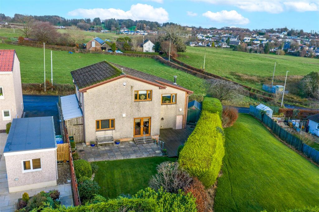 Property photo 2 of 37