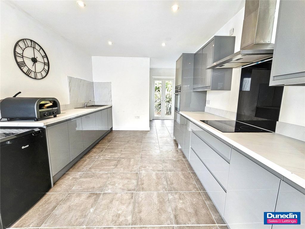 Property photo 1 of 25 Picture No. 21
