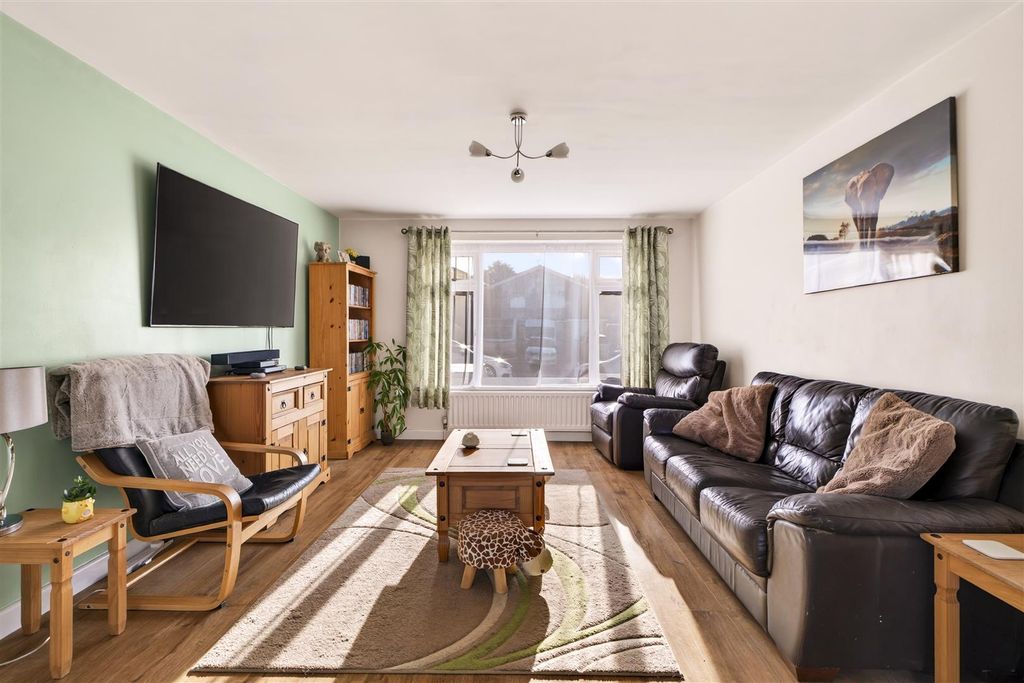 Property photo 3 of 29 4 Colne Close Final-13.Jpg