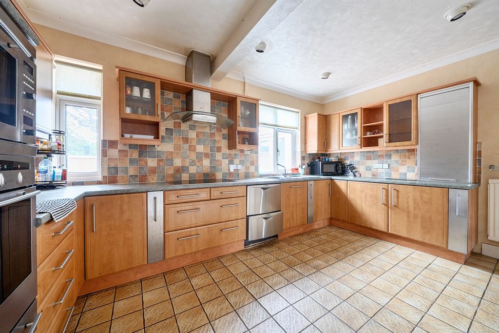 Property photo 3 of 22