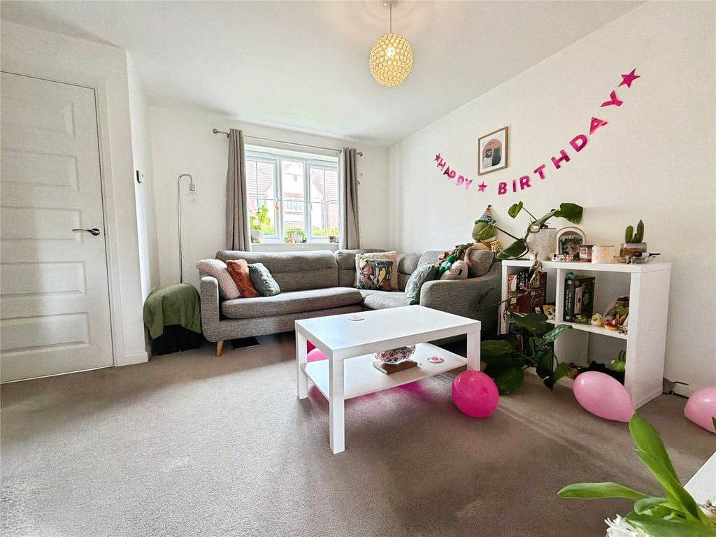 Property photo 2 of 14 Lounge