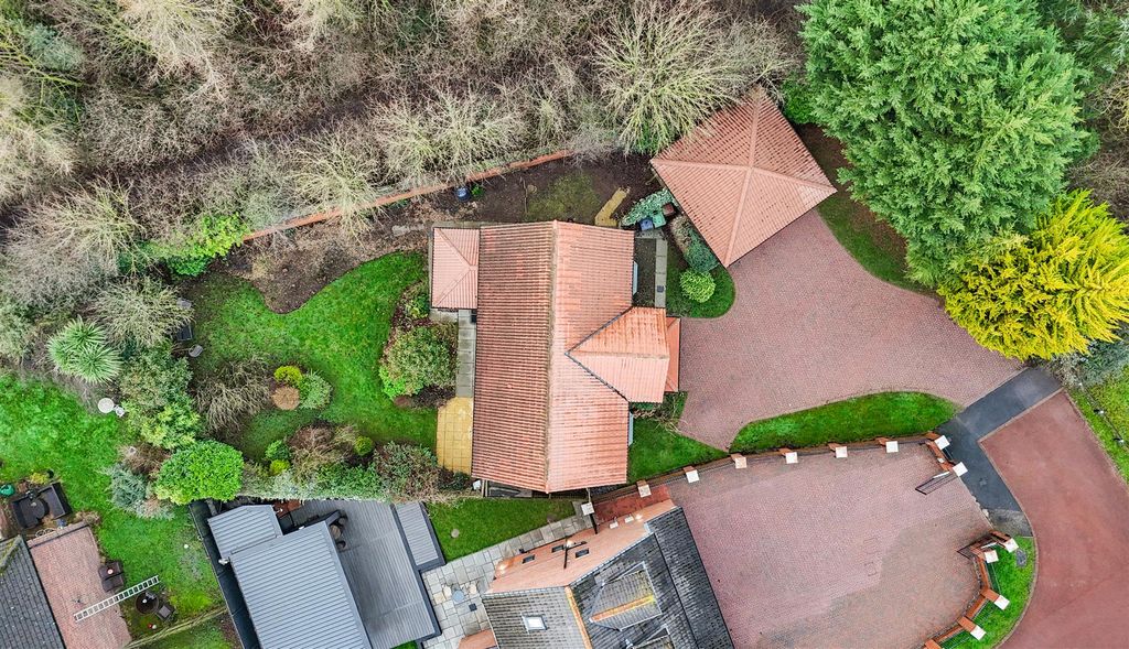 Property photo 2 of 27