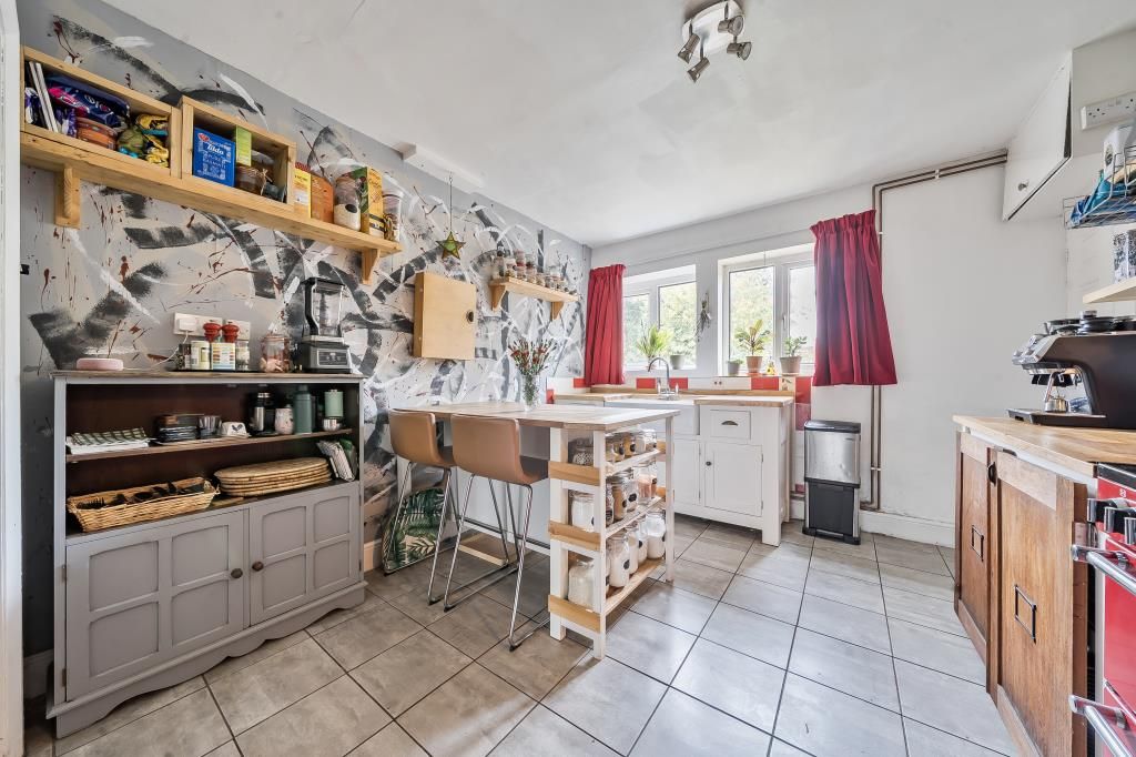 Property photo 3 of 21 Kitchen