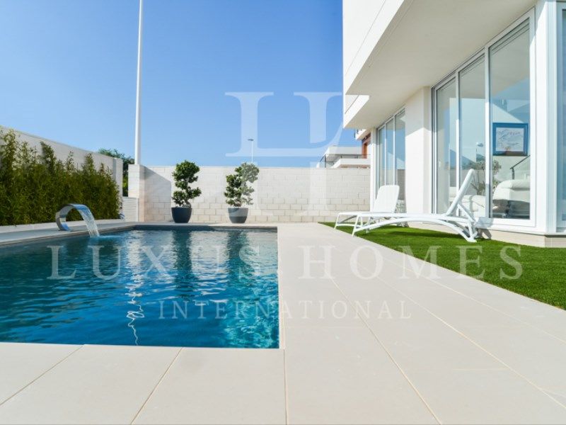 Property photo 1 of 25