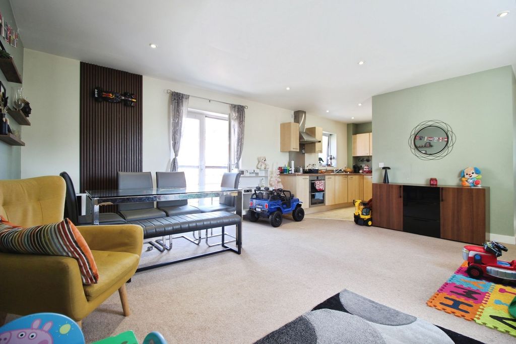 Property photo 3 of 11