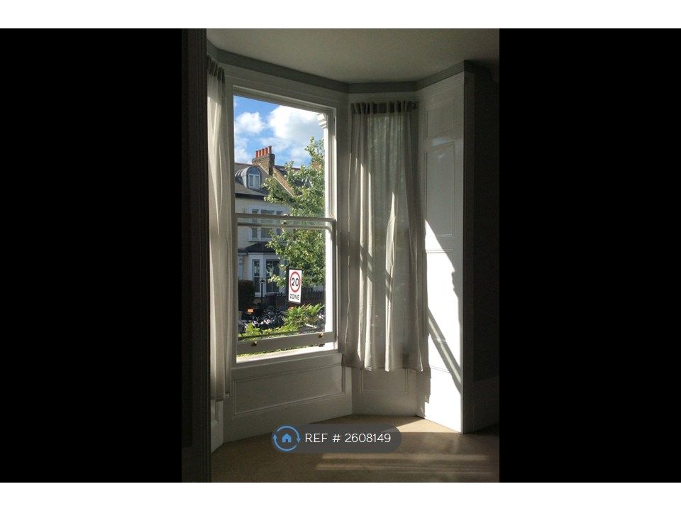 Property photo 3 of 12 Ceiling Height Bay Window
