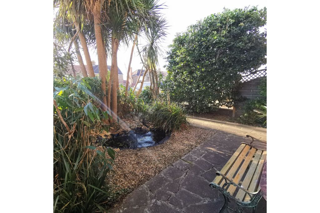 Property photo 2 of 41