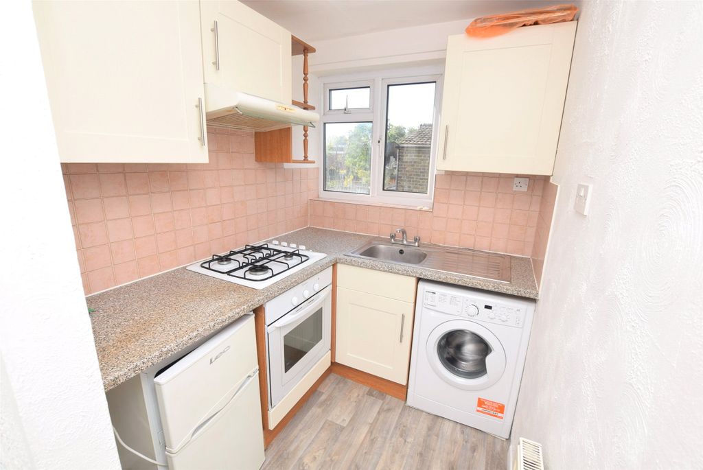 Property photo 2 of 9 Kitchen