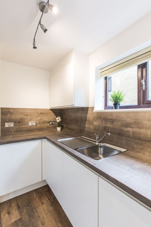 Property photo 3 of 18 Kitchen