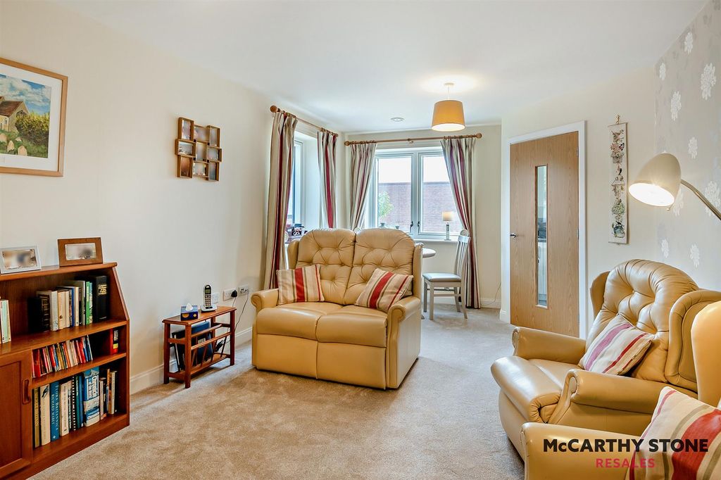 Property photo 1 of 29 8618101-Interior01-800.Jpg