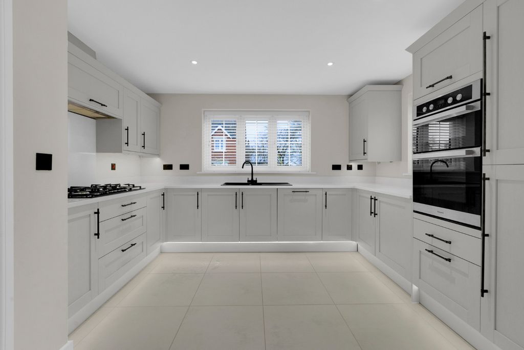 Property photo 2 of 29 4585173