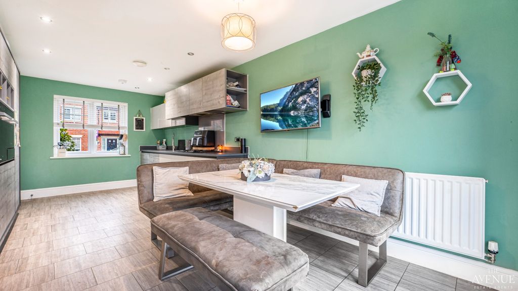 Property photo 2 of 22 4697145