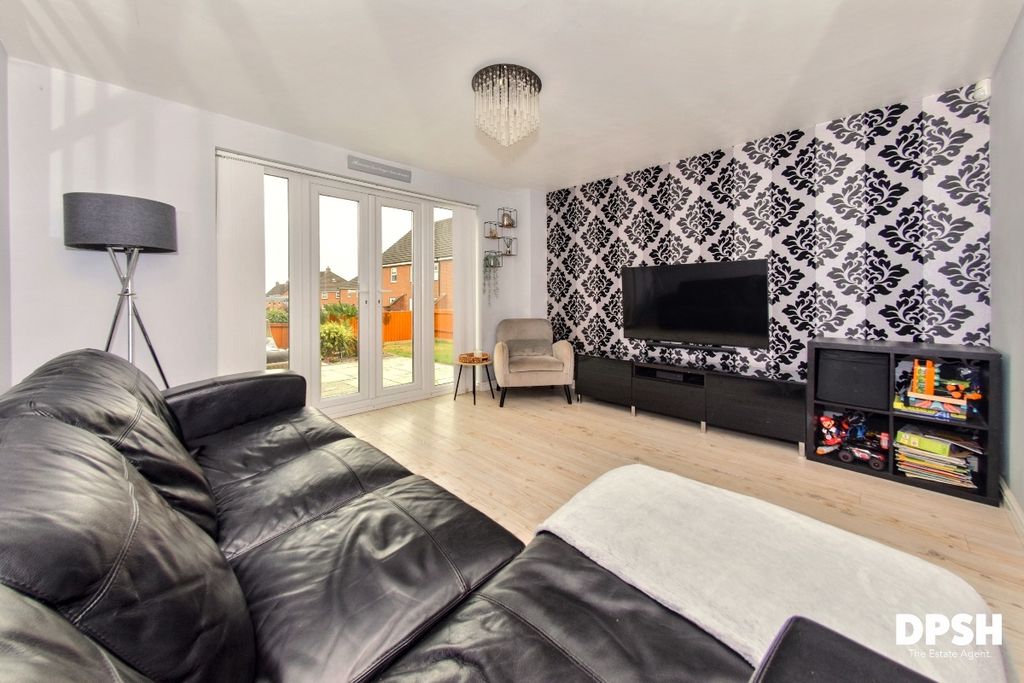 Property photo 2 of 33