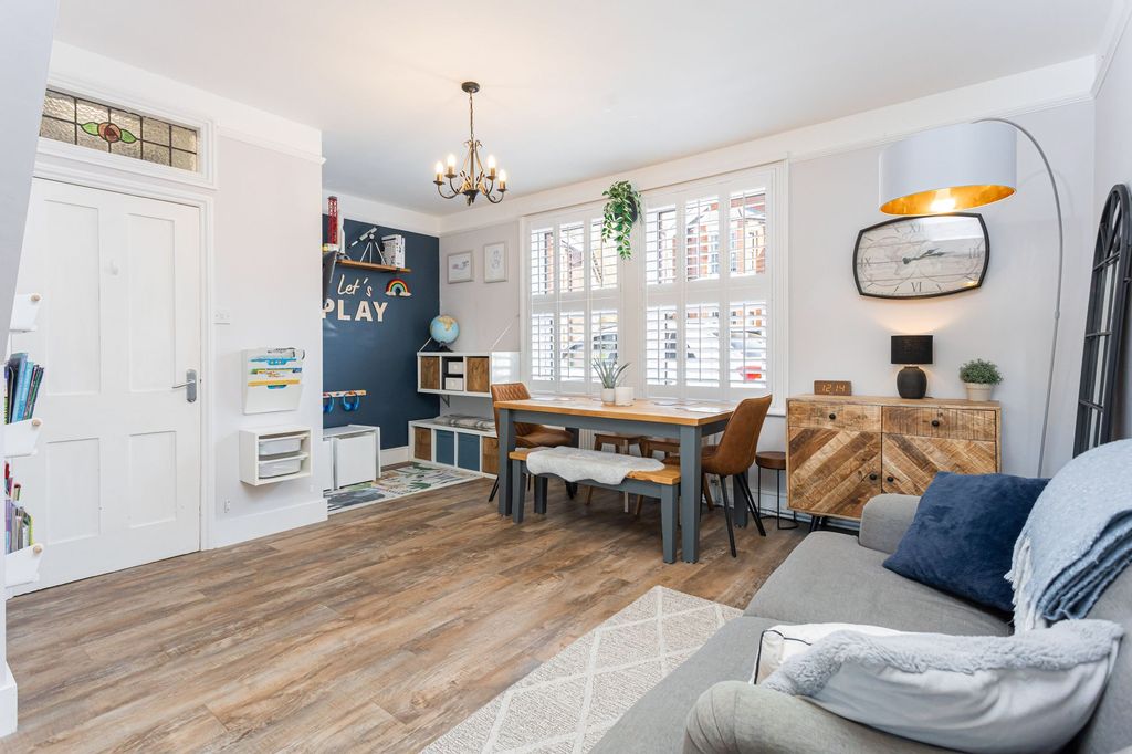 Property photo 3 of 25