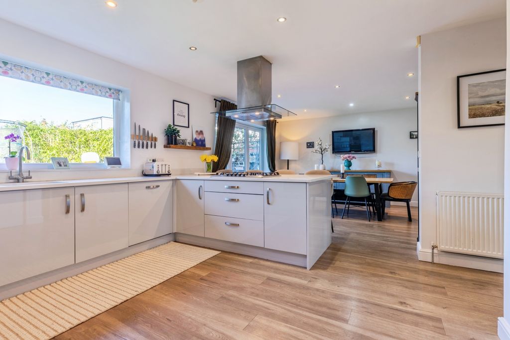 Property photo 2 of 23 Kitchen/Dining Room