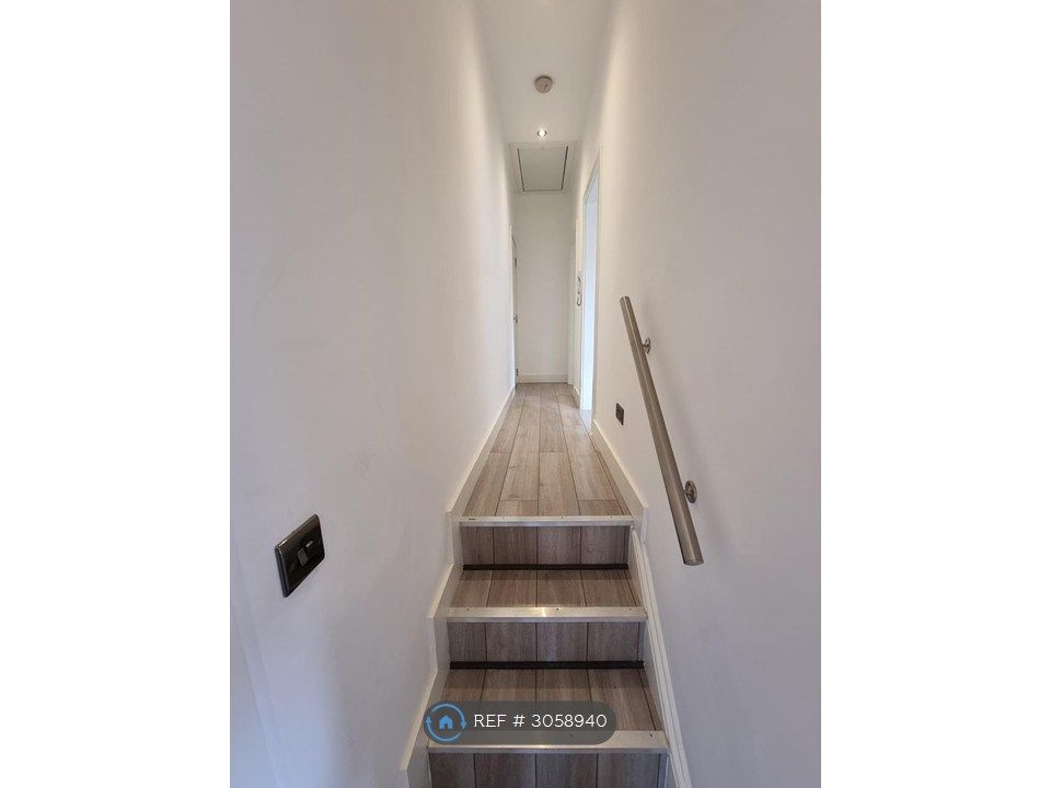 Property photo 3 of 19 Hallway