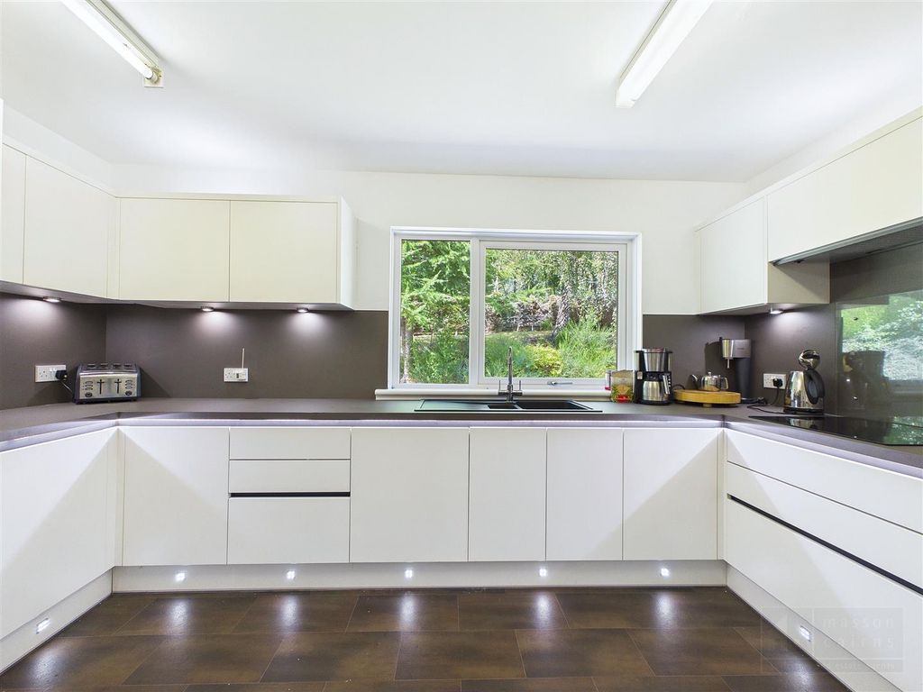 Property photo 3 of 38 Kitchen / Breakfast
