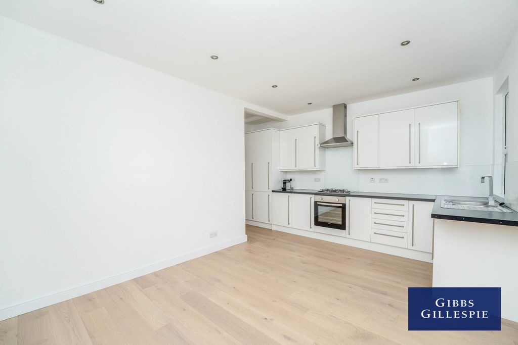 Property photo 3 of 9 3