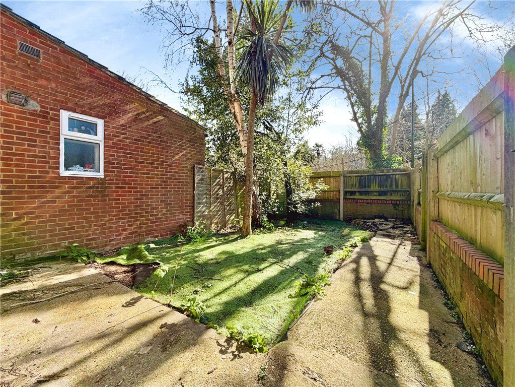 Property photo 2 of 9 Picture No. 12