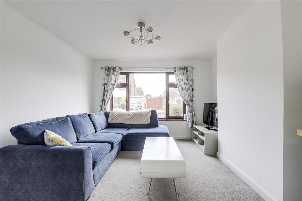 Property photo 2 of 17 10832.Jpg