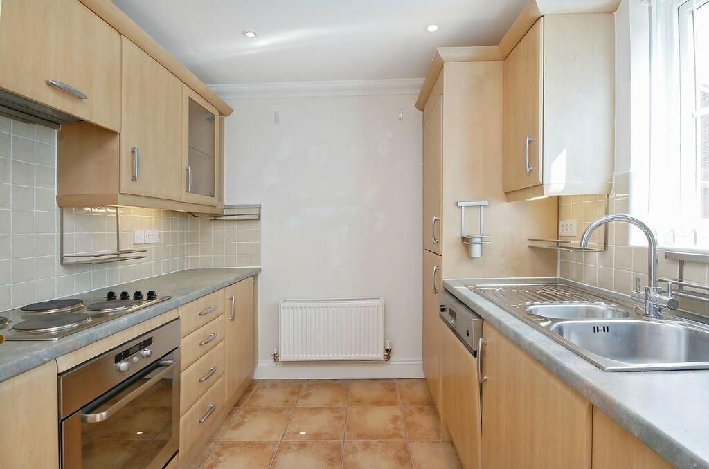 Property photo 3 of 11 Kitchen